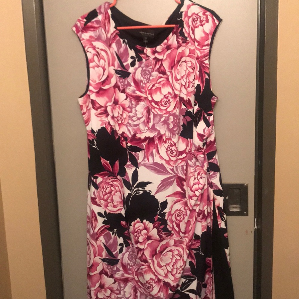 Patterned knee length dress